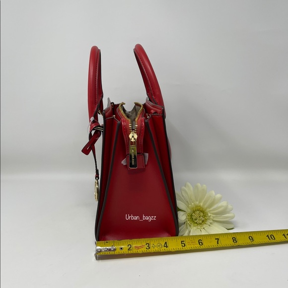 Michael Kors Hope Medium Messenger - Picture 4 of 12